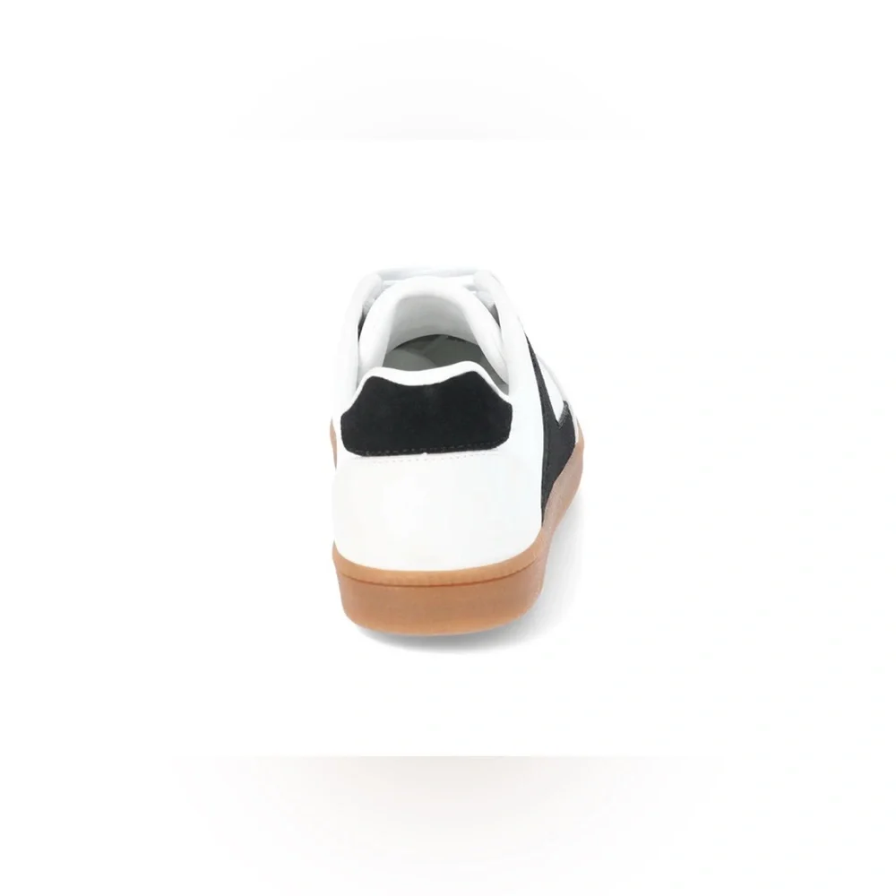 No Boundaries Women’s Lace Up Sport Sneakers, Wide Width
White and Black - Picture 2 of 5